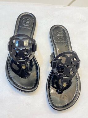 Tory Burch Miller Flat patent leather thong Sandal Size 7M , good condition